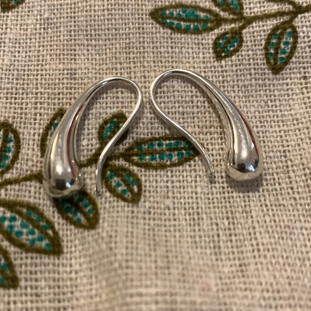 New Elegant Sterling Silver Teardrop Earrings